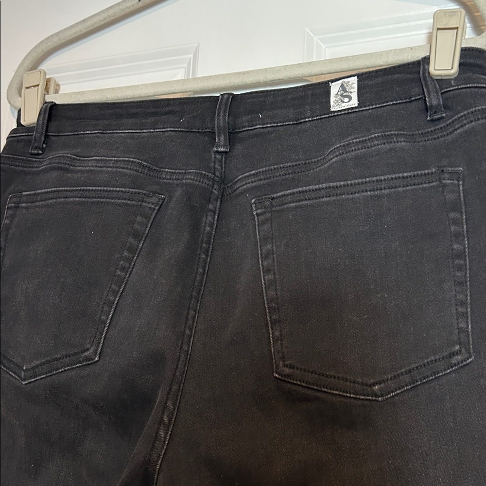Altar'd State Pearl & Diamond Studded Cropped Wide Leg Jean Women's Size 10 / 30 - Picture 5 of 8